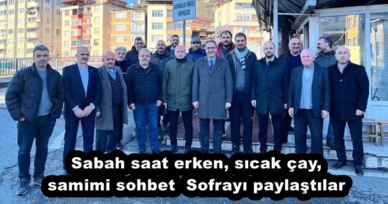 Sabah saat erken, sıcak çay, samimi sohbet Sofrayı paylaştılar