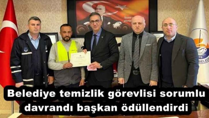 Belediye temizlik görevlisi sorumlu davrandı başkan ödüllendirdi