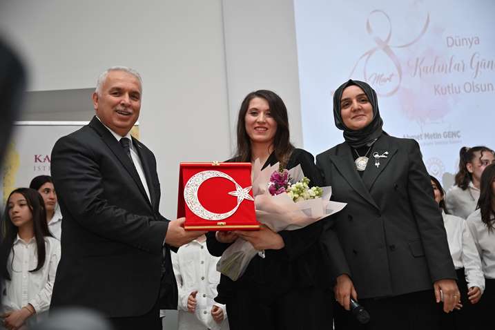 6a5402ef-ff4a-4b10-b00d-aea2b8cd4aa6