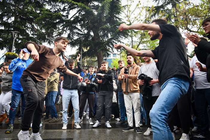 beccceed-8bb8-4d37-ade5-24b9b651597f