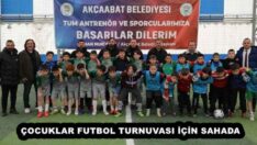 ÇOCUKLAR FUTBOL TURNUVASI İÇİN SAHADA