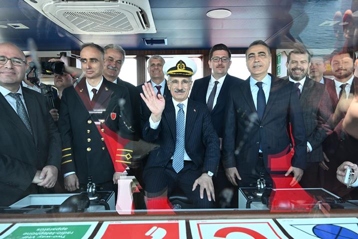 e7b70a6b-c2e7-422b-b072-1e97a864e32c