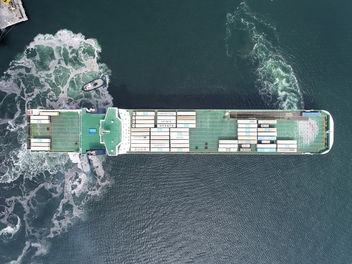 064fe5b2-c0fe-4b85-8e33-bc2def29c353