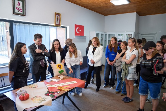 0edff4f3-8fd9-4946-ae33-63855d028149