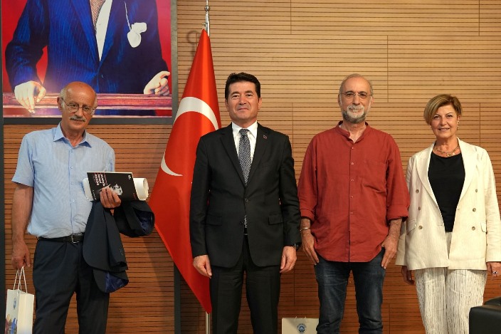 2a3330f7-3e51-4e24-bcf0-ffa4502ef547