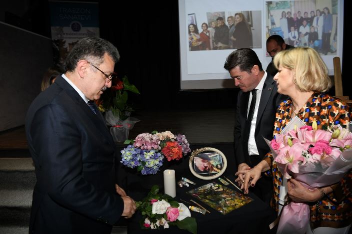 39c40fb9-758c-4e3c-b9e0-7a4699cbc4ba