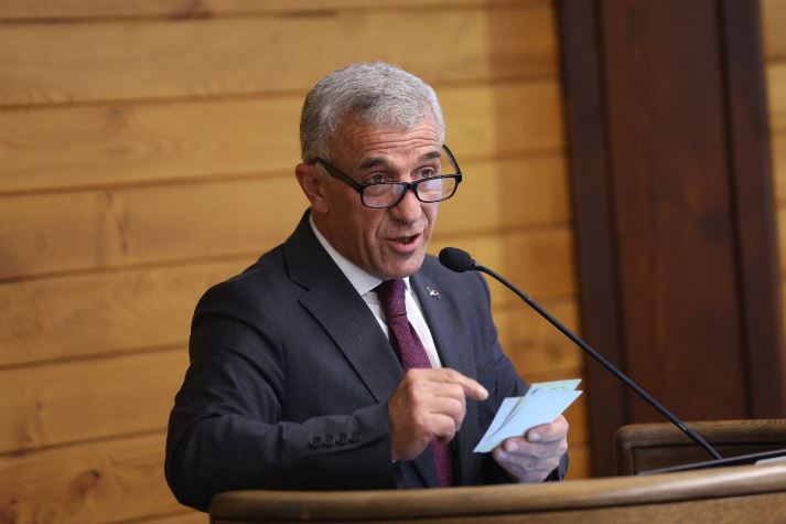 4070e27b-5e05-4f85-b65b-0824ba40e351