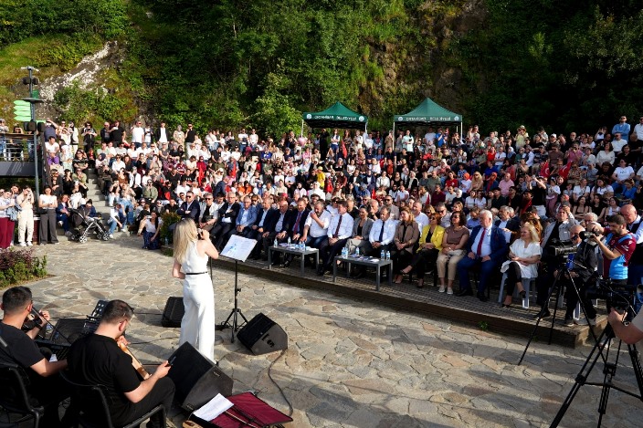 51eeeaa1-4114-4adb-b51c-7f01fca62b09