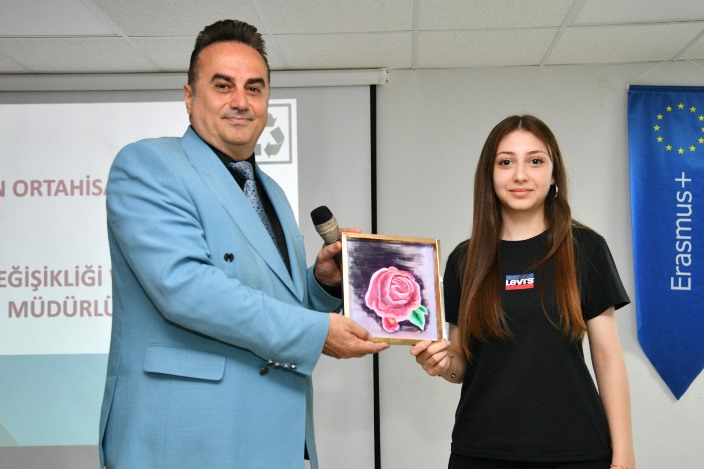 8fc2f8f9-812d-4b68-a1cd-84306cf74b32