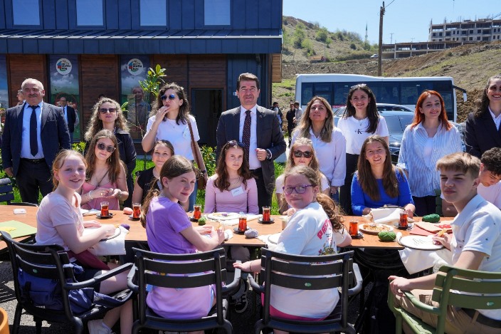 a6009916-ff24-4fd4-8480-1c282f017cfe