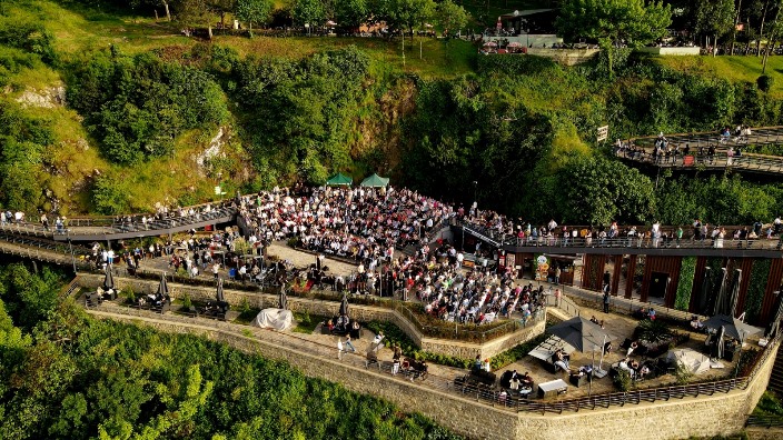 aca7d9f1-8bce-4398-9a25-d40a292fb9dc