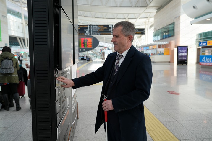 d093287f-4c4b-419f-8e9b-d42b4a3f9b1c