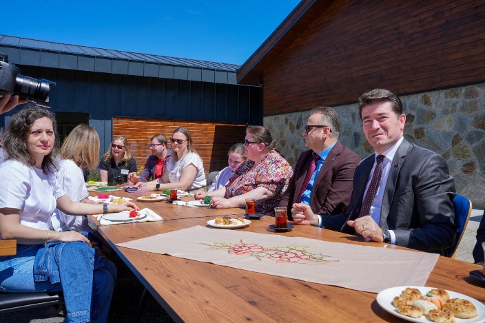 ee3af149-9a43-456a-8fac-8ba43fabfd05