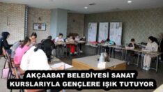 AKÇAABAT BELEDİYESİ SANAT KURSLARIYLA GENÇLERE IŞIK TUTUYOR