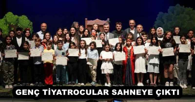 GENÇ TİYATROCULAR SAHNEYE ÇIKTI