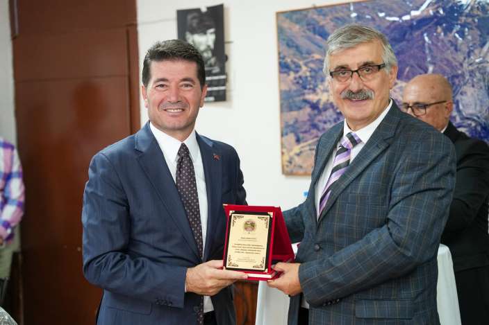 161da62b-8f69-418a-a671-6c7970a535df