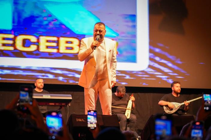 1ece2522-a3a9-431d-a112-167a03f51747