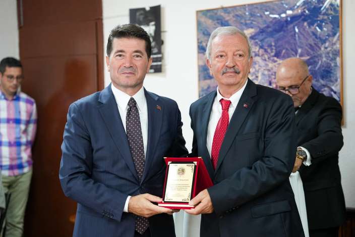 4c997300-cbec-4326-96b1-101b015181a0