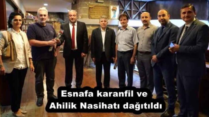 Esnafa karanfil ve Ahilik Nasihatı dağıtıldı