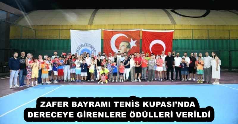 ZAFER BAYRAMI TENİS KUPASI’NDA DERECEYE GİRENLERE ÖDÜLLERİ VERİLDİ