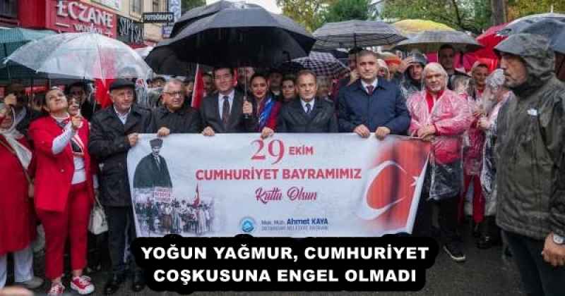 YOĞUN YAĞMUR, CUMHURİYET COŞKUSUNA ENGEL OLMADI