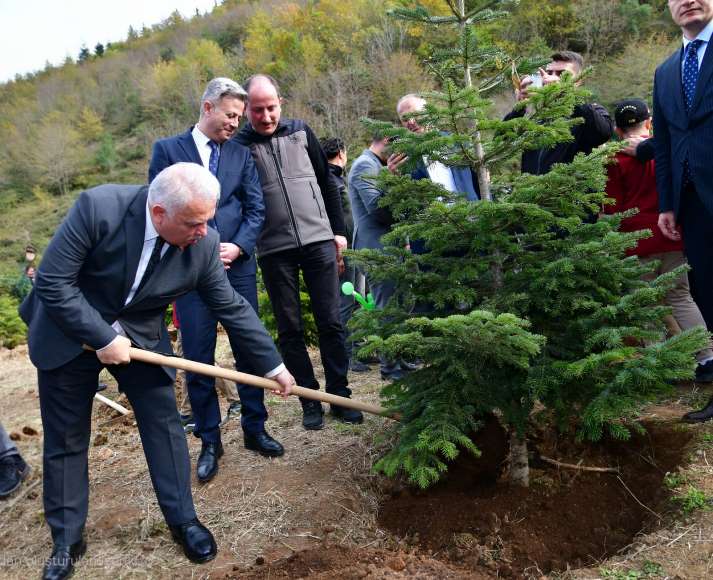 e0bd83fb-efd9-4e4a-8634-f3b4e456f6ff