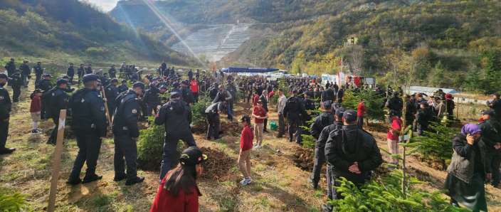 f9ab4019-77c6-4d6d-8788-344bf75dfee5