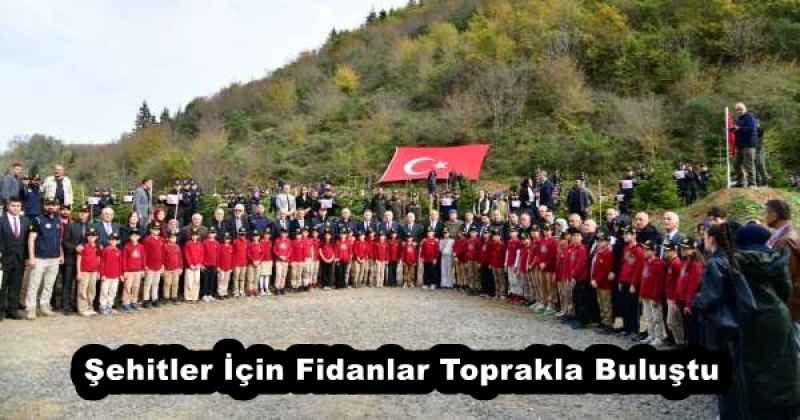sehitler_icin_fidanlar_toprakla_bulustu_h55568_251df Şehitler İçin Fidanlar Toprakla Buluştu