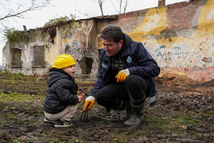 7c1d8a4d-c353-4925-b029-6c7683c1bdc4