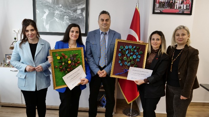 b3579eef-9862-4d0a-83f9-08284c98b080