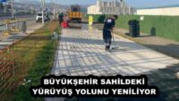 BÜYÜKŞEHİR SAHİLDEKİ YÜRÜYÜŞ YOLUNU YENİLİYOR 