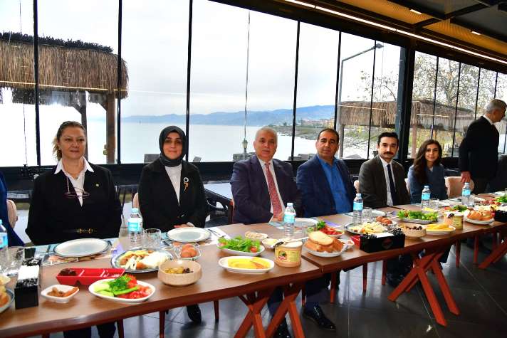 d4eeb509-4945-4491-b333-d7b42cdeeae5