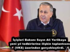 İçişleri Bakanı Sayın Ali Yerlikaya yeni yıl tedbirlerine ilişkin toplantısını (VKS) üzerinden gerçekleştirdi.