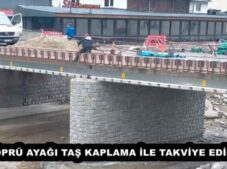 KÖPRÜ AYAĞI TAŞ KAPLAMA İLE TAKVİYE EDİLDİ