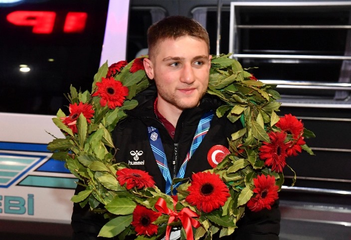 9ee6c525-a3a6-4d9f-87ea-4c0425172c86