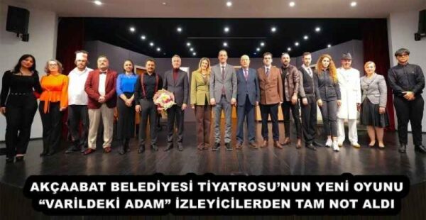AKÇAABAT BELEDİYESİ TİYATROSU’NUN YENİ OYUNU “VARİLDEKİ ADAM” İZLEYİCİLERDEN TAM NOT ALDI