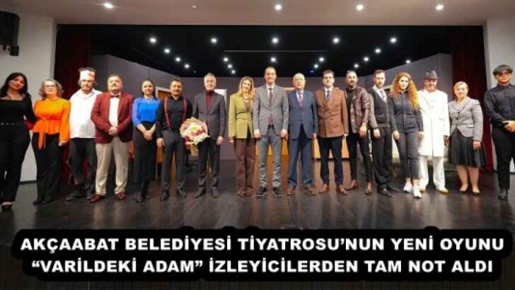 AKÇAABAT BELEDİYESİ TİYATROSU’NUN YENİ OYUNU “VARİLDEKİ ADAM” İZLEYİCİLERDEN TAM NOT ALDI