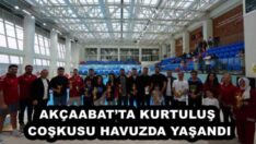 AKÇAABAT’TA KURTULUŞ COŞKUSU HAVUZDA YAŞANDI