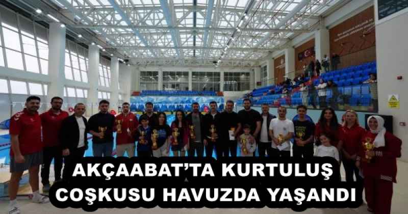 AKÇAABAT’TA KURTULUŞ COŞKUSU HAVUZDA YAŞANDI