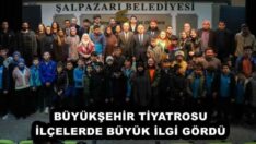 BÜYÜKŞEHİR TİYATROSU İLÇELERDE BÜYÜK İLGİ GÖRDÜ 