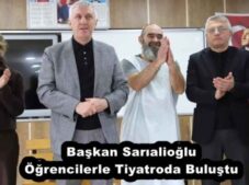 Başkan Sarıalioğlu Öğrencilerle Tiyatroda Buluştu