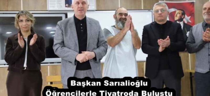Başkan Sarıalioğlu Öğrencilerle Tiyatroda Buluştu