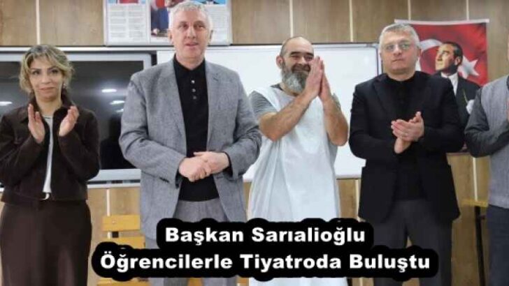 Başkan Sarıalioğlu Öğrencilerle Tiyatroda Buluştu