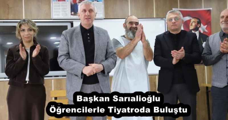 Başkan Sarıalioğlu Öğrencilerle Tiyatroda Buluştu