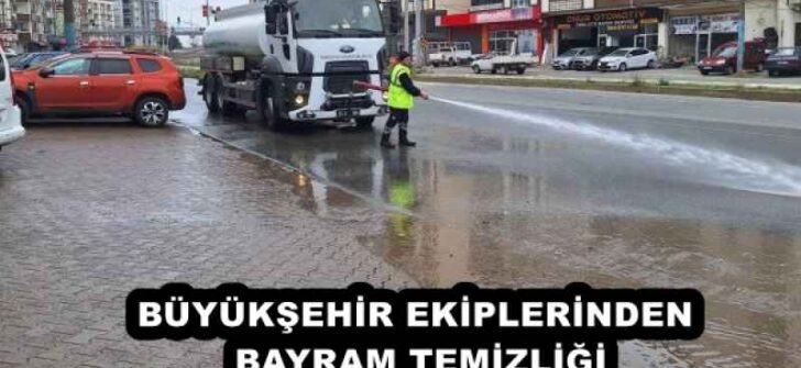 BÜYÜKŞEHİR EKİPLERİNDEN BAYRAM TEMİZLİĞİ