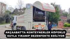 AKÇAABAT’TA KONTEYNERLER KÖPÜKLÜ SUYLA YIKANIP DEZENFEKTE EDİLİYOR