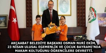 akcaabat_belediye_baskani_osman_nuri_ekim_23_nisan_ulusal_egemenlik_ve_cocuk_bayrami_nda_makam_koltugunu_ogrencilere_devretti_h58134_3310d