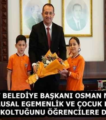 akcaabat_belediye_baskani_osman_nuri_ekim_23_nisan_ulusal_egemenlik_ve_cocuk_bayrami_nda_makam_koltugunu_ogrencilere_devretti_h58134_3310d