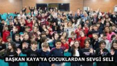 BAŞKAN KAYA’YA ÇOCUKLARDAN SEVGİ SELİ