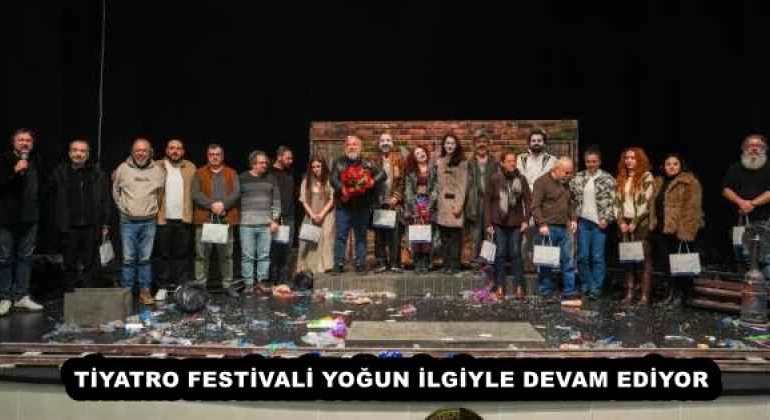 tiyatro_festivali_yogun_ilgiyle_devam_ediyor_h58053_7de0a